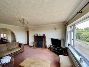 Lounge- click for photo gallery